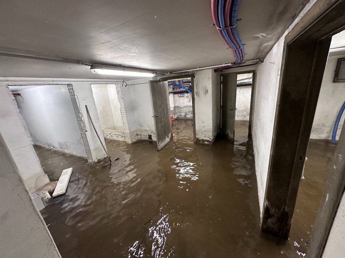 Cave avec présence d’eau avant les travaux