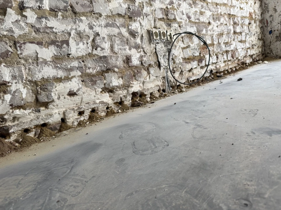 Préparation du mur avant traitement humidité
